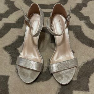 De Blossom Collection Robin Silver Metallic Sparkle Heel 7.5